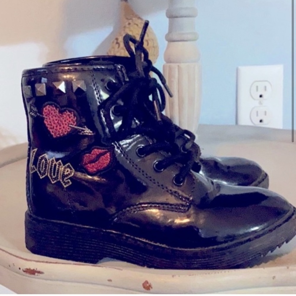 Children’s Place black boots. Size 6 - Picture 2 of 3